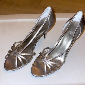 Ann Taylor Melania Short Heel